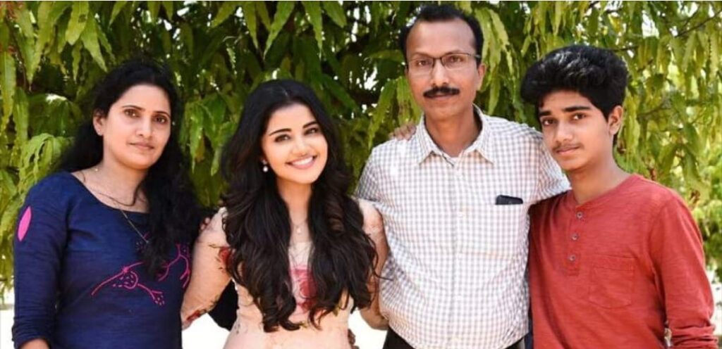 Anupama Parameswaran Family Mambers