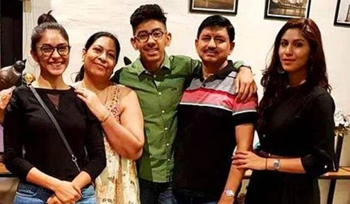 Mrunal Thakur Family